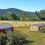 Ferme De Chiuni 卡尔热斯
